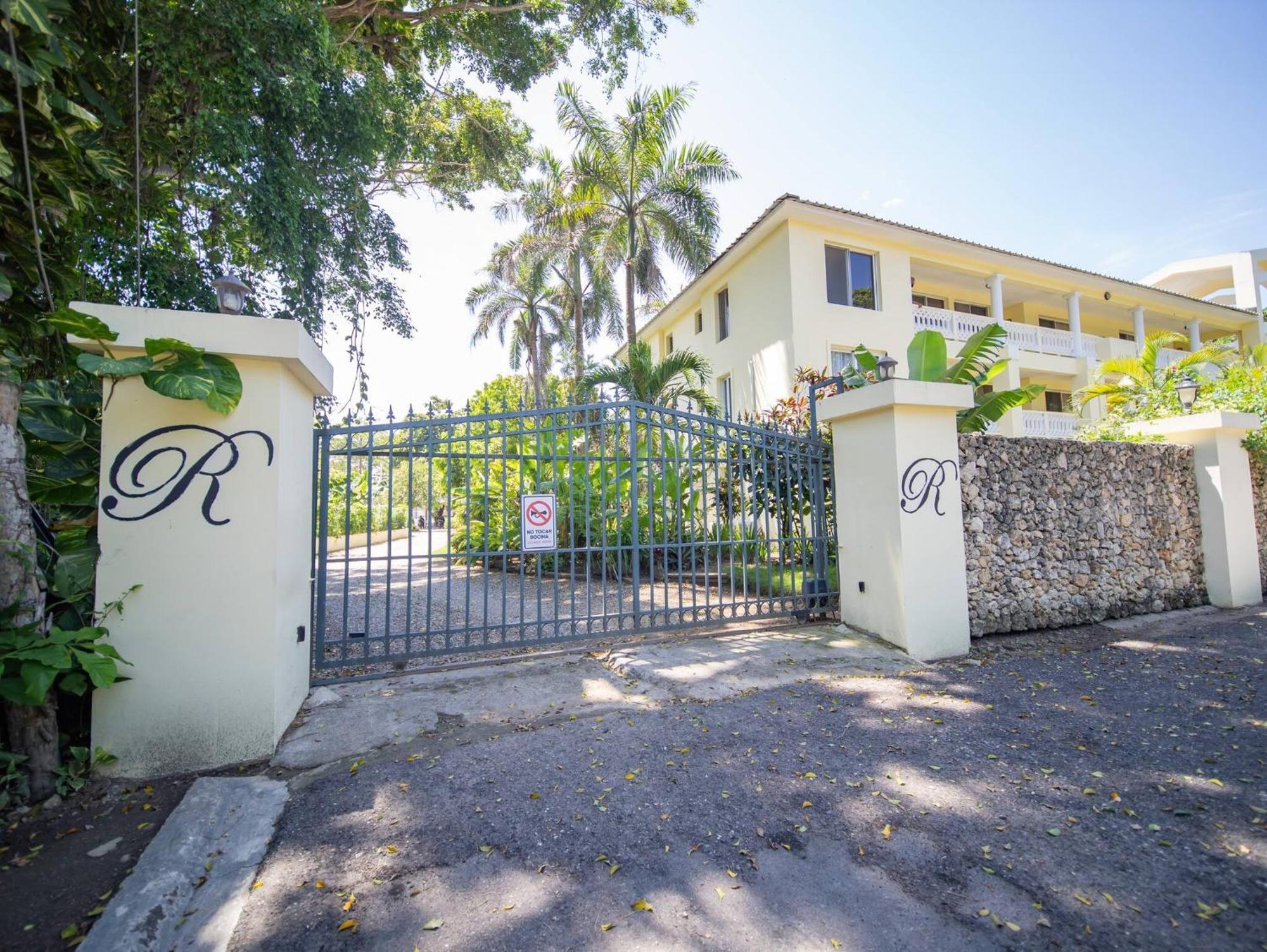 Room In Guest Room - 2Br Caribbean Condo In Cabarete Center 외부 사진